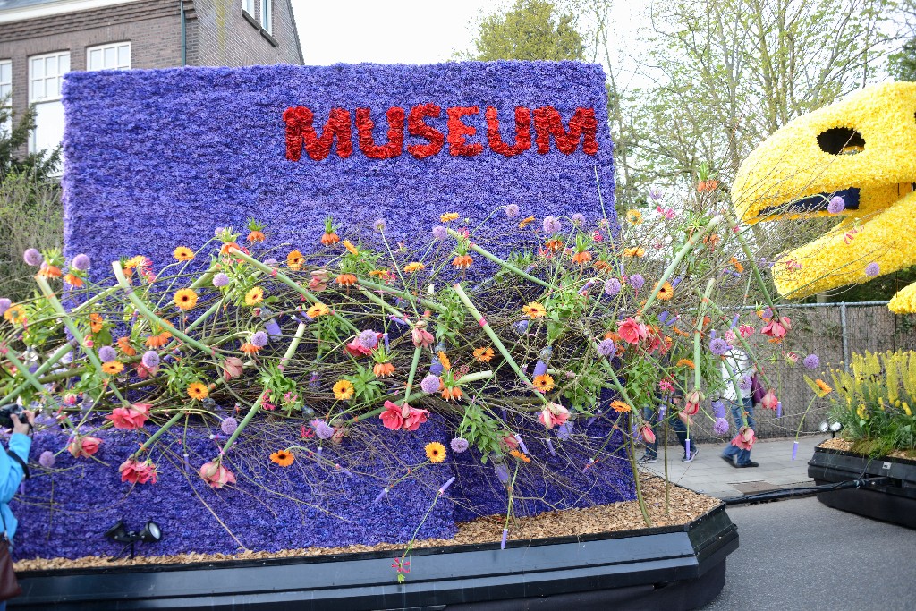 ../Images/Bloemencorso 2015 043.jpg